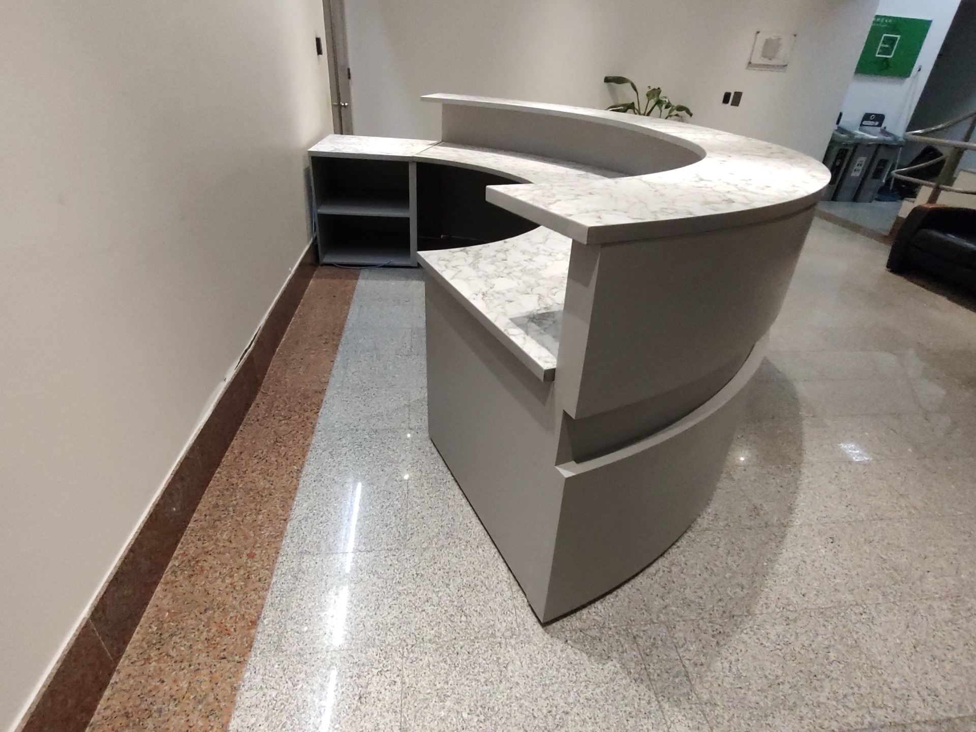 Recepción Corporativa con Mármol Carrara
