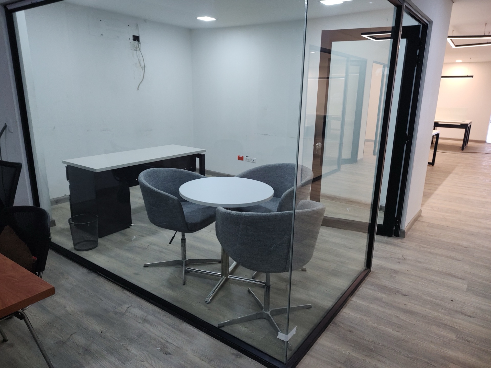 Sala de Juntas con Sillas Ejecutivas